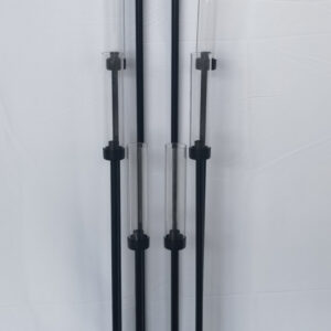 Świecznik metalowy czarny 8-ramienny ze szklanymi tubami i kwadratową podstawą