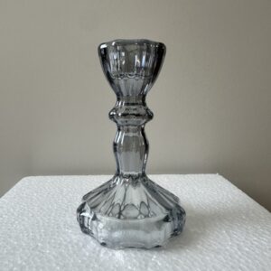 Świecznik szklany ciemne szkło na wąskie świece