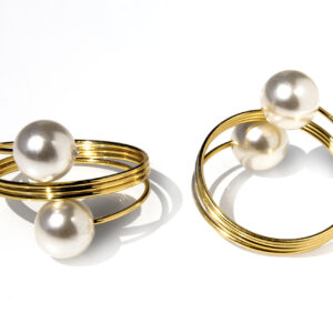 Ring/obrączka na serwetę złota sprężynka z perełkami